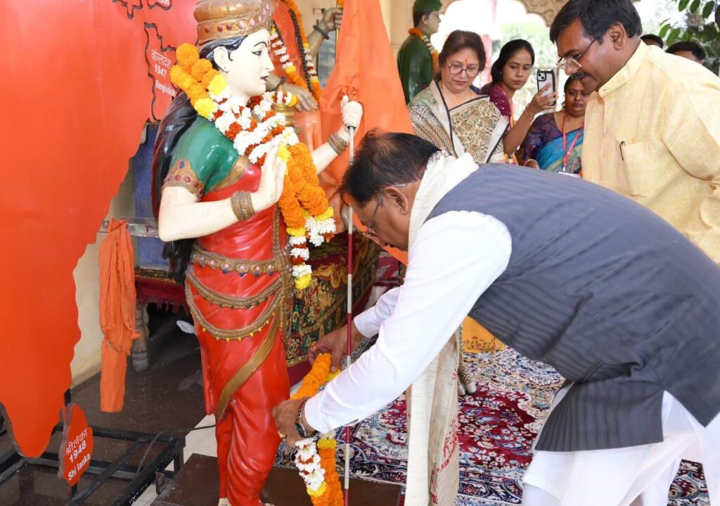 महापुरुषों के जीवन और विचारों से प्रेरणा लेकर आगे बढ़ेगी नई पीढ़ी : मुख्यमंत्री विष्णु देव साय