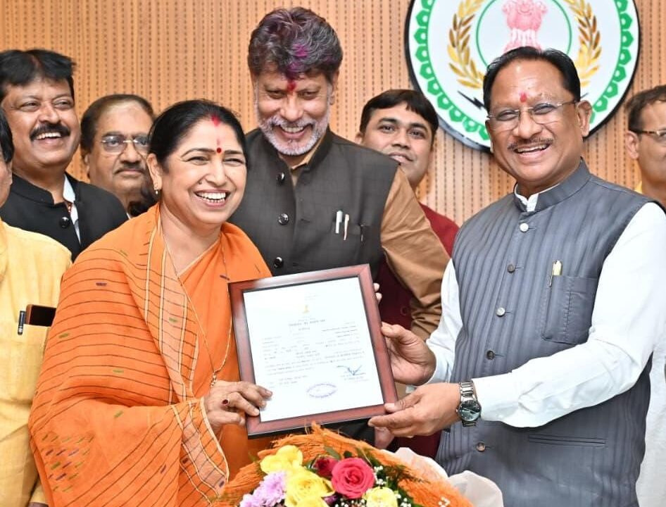 मुख्यमंत्री विष्णु देव साय से नवनिर्वाचित राज्यसभा सदस्य लक्ष्मी वर्मा ने की सौजन्य मुलाकात