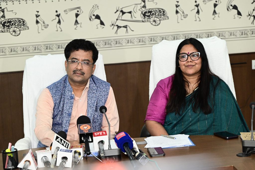 नवा रायपुर में परम्परा से पहचान तक ‘आदि परब-2026’ का भव्य आयोजनराज्य के चिन्हांकित 43 जनजातियों और उपजातियों की संस्कृति, परिधान और चित्रकला का प्रदर्शन