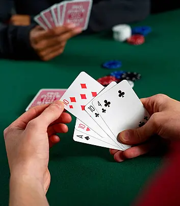 बैकुण्ठपुर में अवैध जुए का जाल, शहर से गांव तक फैला नेटवर्क, पुलिस के हत्थे नही चढ रहे खिलाडी