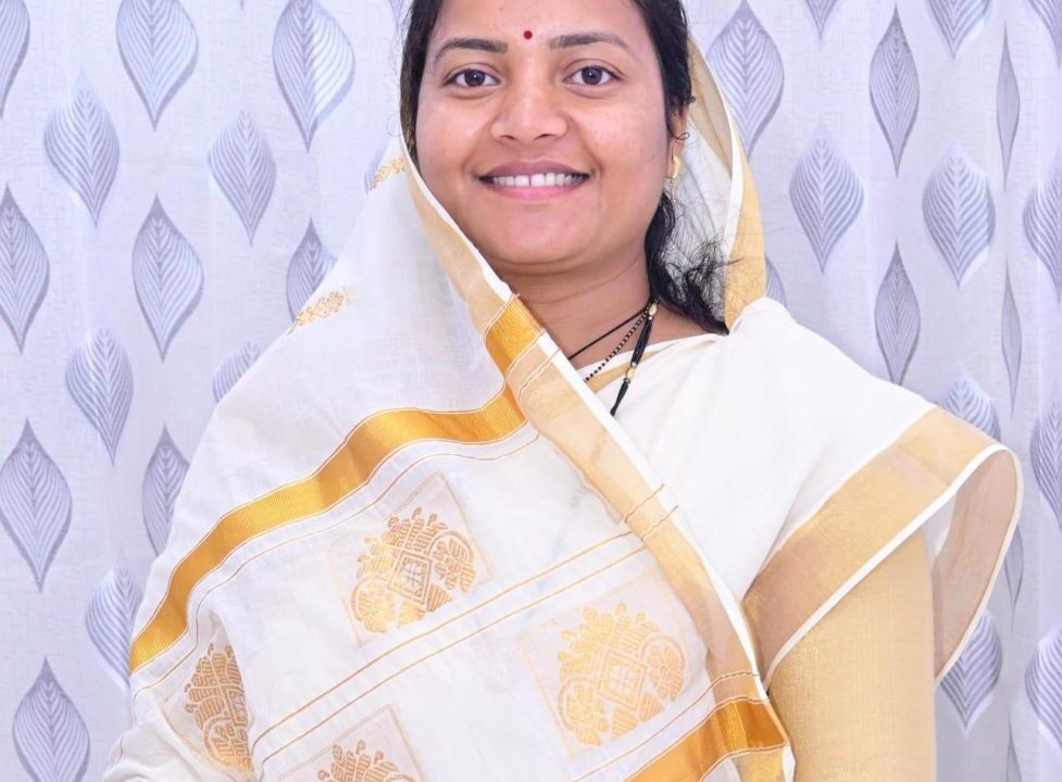 हाथी के हमले में जान गंवाने वाले ग्रामीणों के परिजनों को त्वरित राहतमंत्री श्रीमती लक्ष्मी राजवाड़े की पहल पर सूरजपुर जिला प्रशासन ने वितरित की मुआवजा राशि