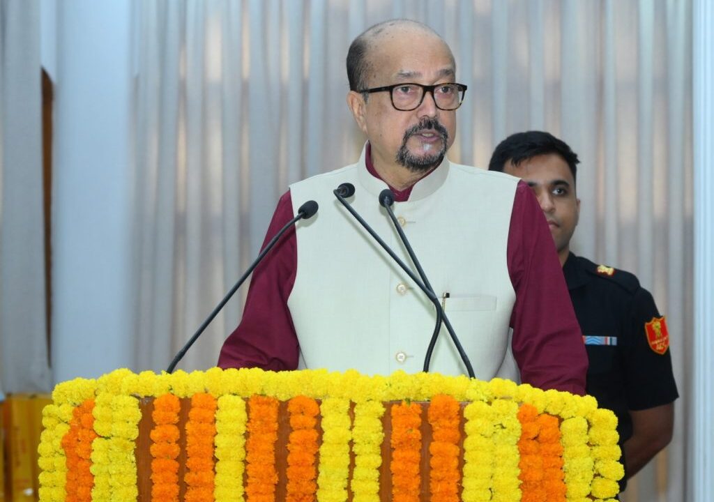 जीवन में ऐसा कार्य करें जिसमें केवल पाना नहीं, समाज को कुछ देना हो- राज्यपाल श्री रमेन डेका