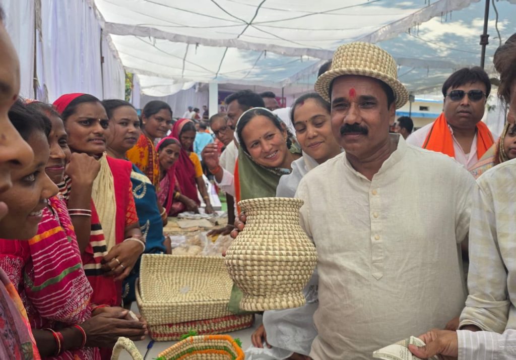 बिहान योजना से मिली नई पहचान, लटोरी की महिलाएं हस्तशिल्प के जरिए बन रहीं आत्मनिर्भर