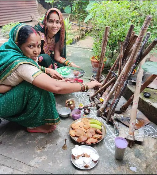 छत्तीसगढ़ी संस्कृति में लोक-त्योहारों की एक समृद्ध परंपरा रही है, जिसमें प्रकृति, कृषि और जीव-जंतुओं के प्रति गहरा सम्मान झलकता है। इन्हीं त्योहारों में सबसे पहला और प्रमुख त्यौहार है हरेली तिहार